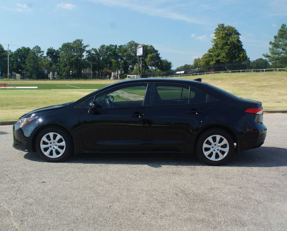 Used 2026 Toyota Corolla LE FWD image 11