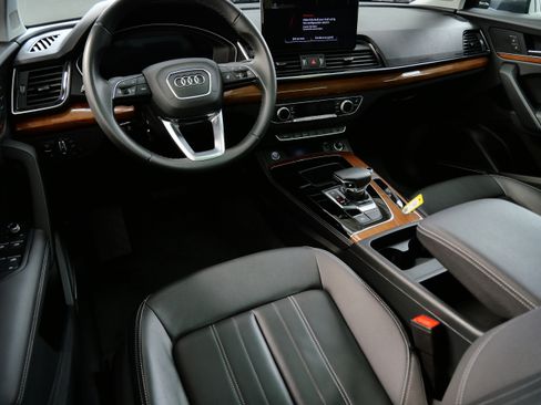 Used 2023 Audi Q5 2.0T Premium Plus w/ Premium Plus Package AWD/4WD image 2