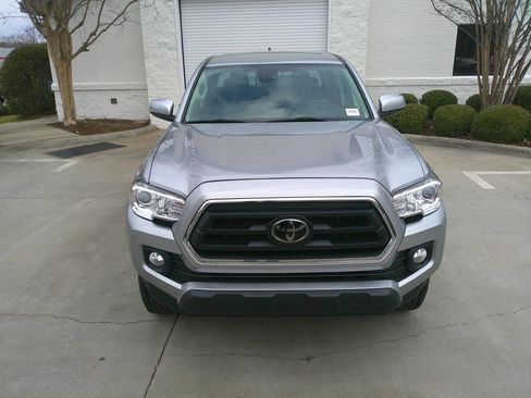 Used 2023 Toyota Tacoma SR5 w/ Technology Package image 3