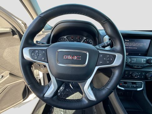 Used 2024 GMC Terrain SLT image 39