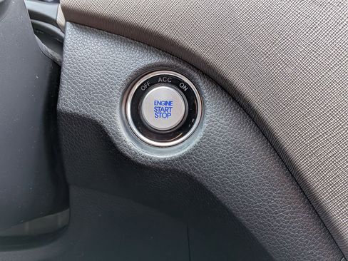 Used 2017 Hyundai Santa Fe Limited AWD/4WD image 22