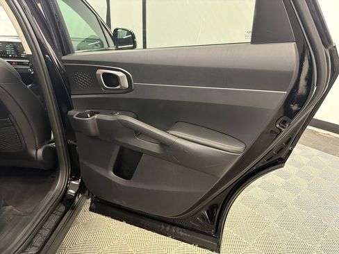 Used 2024 Kia Sorento S image 17