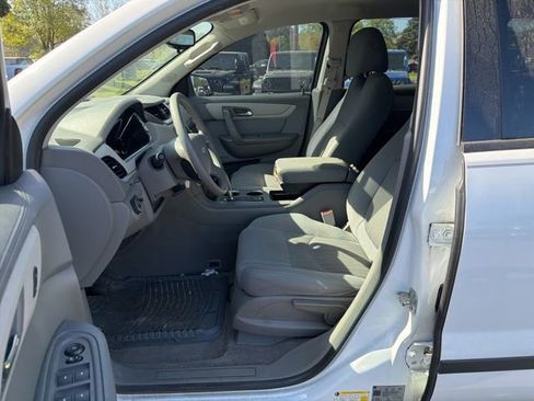 Used 2017 Chevrolet Traverse LS image 18