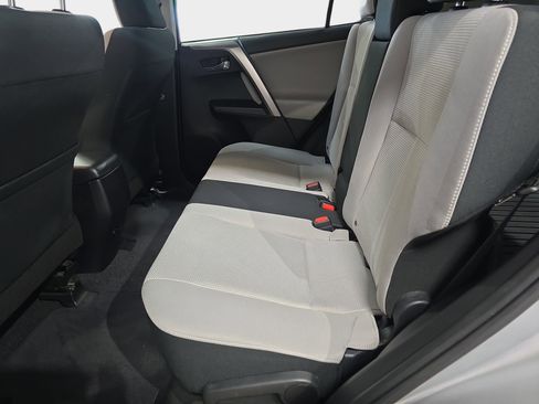 Used 2018 Toyota RAV4 XLE FWD image 11