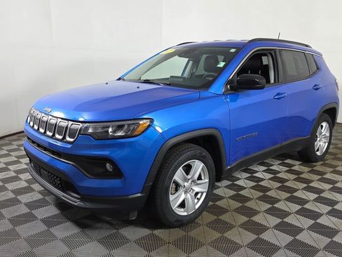 Used 2022 Jeep Compass Latitude FWD image 3