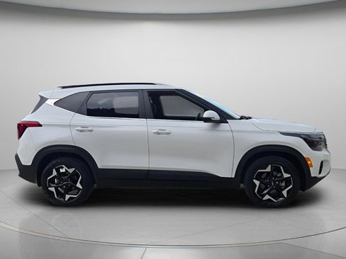 Used 2025 Kia Seltos EX w/ EX Sunroof Package FWD image 7