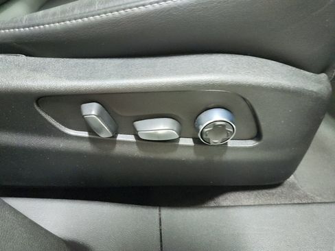 Used 2024 Cadillac XT4 Premium Luxury image 37