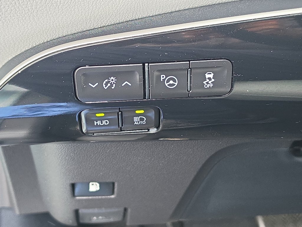 Used 2020 Toyota Prius XLE w/ Advanced Technology Package AWD/4WD image 25