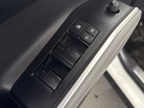 Used 2023 Toyota Highlander XLE image 24