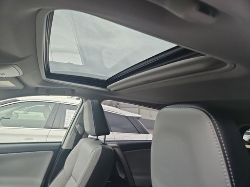 Used 2018 Toyota RAV4 Limited image 20