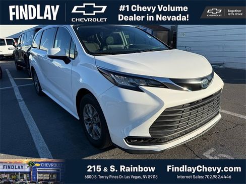 Used 2022 Toyota Sienna LE image 1
