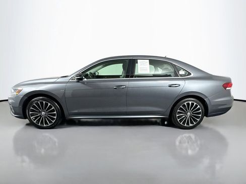 Used 2022 Volkswagen Passat 2.0T image 8