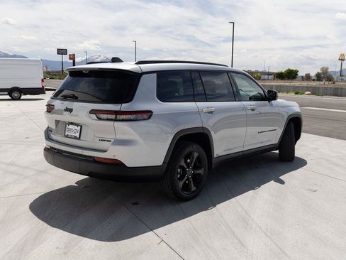 Used 2025 Jeep Grand Cherokee L Limited w/ Luxury Tech Group II AWD/4WD image 7