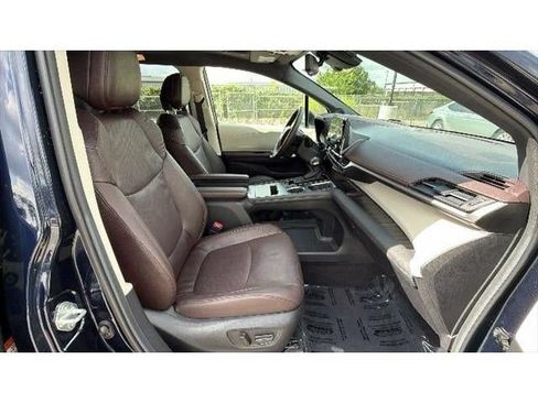 Certified 2024 Toyota Sienna Platinum FWD image 38