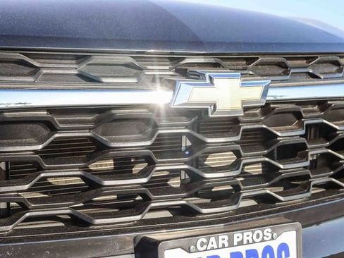 Used 2025 Chevrolet Trax LT w/ LT Convenience Package image 13