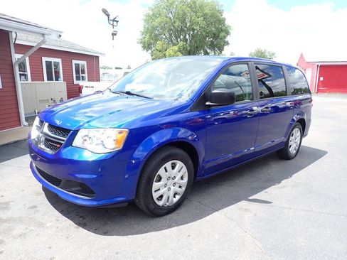 Used 2019 Dodge Grand Caravan SE w/ UConnect Hands-Free Group FWD image 3