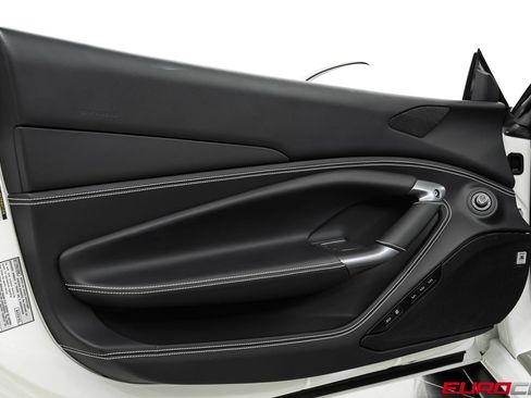 Used 2022 Ferrari F8 Tributo RWD image 27