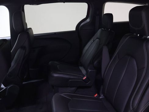 New 2026 Chrysler Pacifica Select image 12