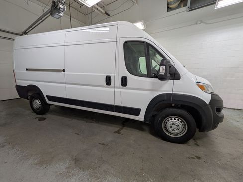 Used 2025 RAM ProMaster 2500 w/ Convenience Group FWD image 3