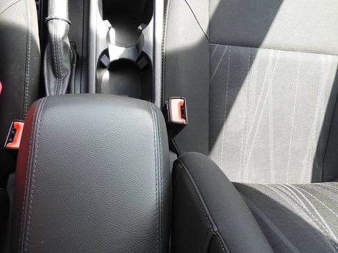 Used 2017 Ford Focus SE FWD image 35