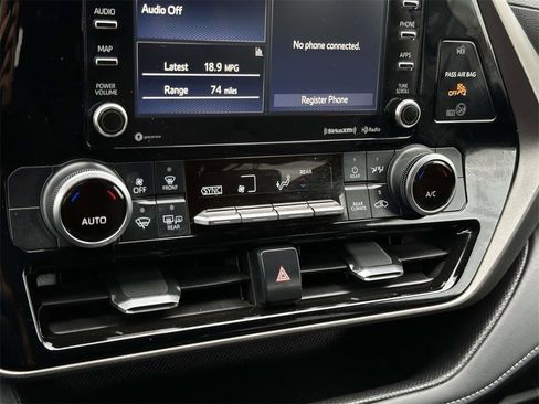 Used 2022 Toyota Highlander LE image 5