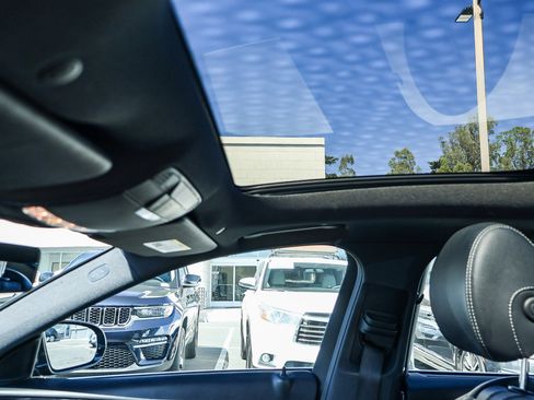 Used 2018 Mercedes-Benz E 400 4MATIC Wagon image 7