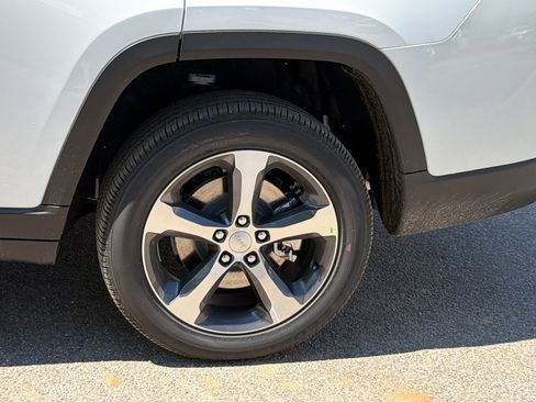 New 2026 Jeep Grand Cherokee L Limited AWD/4WD image 12
