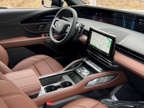 New 2026 Lincoln Nautilus Reserve w/ Jet Appearance Package image 9