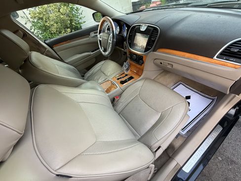 Used 2014 Chrysler 300 C RWD image 35
