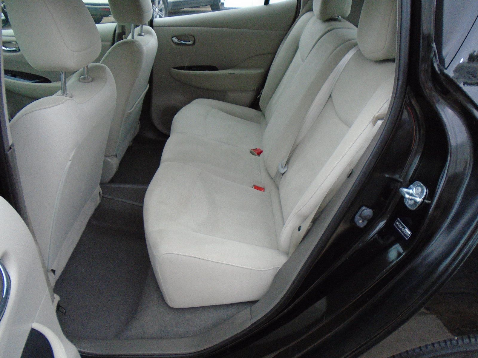 Used 2011 Nissan Leaf w/ Eco Design Pkg FWD image 12
