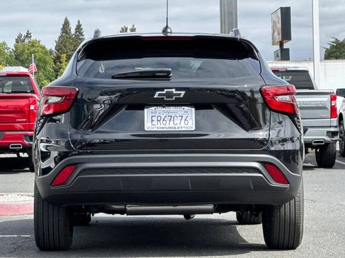 Used 2026 Chevrolet Trax LT w/ Midnight Edition FWD image 6