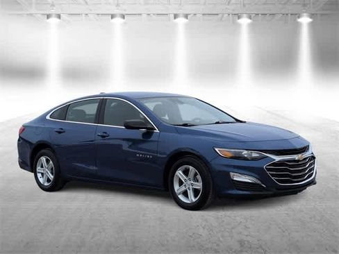 Used 2023 Chevrolet Malibu LS image 2