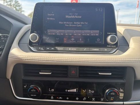 Used 2023 Nissan Rogue SV w/ SV Premium B Package FWD image 26