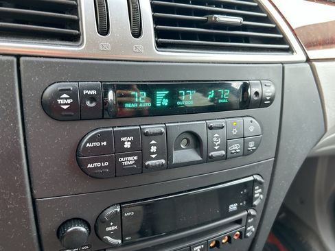 Used 2008 Chrysler Pacifica Touring FWD image 21