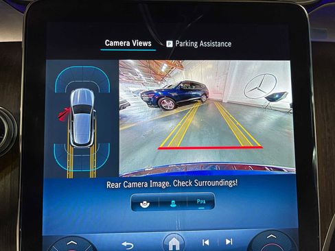 Used 2025 Mercedes-Benz GLC 300 4MATIC image 32