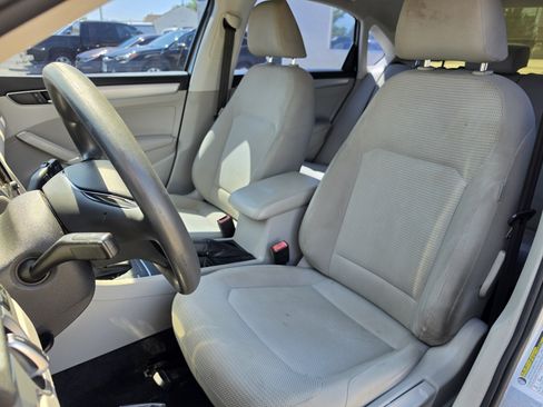 Used 2016 Volkswagen Passat 1.8T S FWD image 13