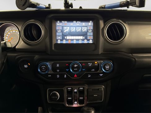 Used 2019 Jeep Wrangler Unlimited Sahara AWD/4WD image 26