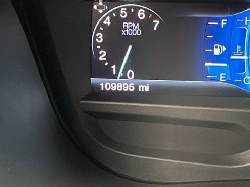 Used 2014 Ford Explorer XLT w/ Equipment Group 202A AWD/4WD image 16