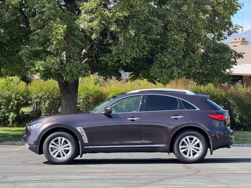 Used 2017 INFINITI QX70 AWD w/ Premium Package image 8