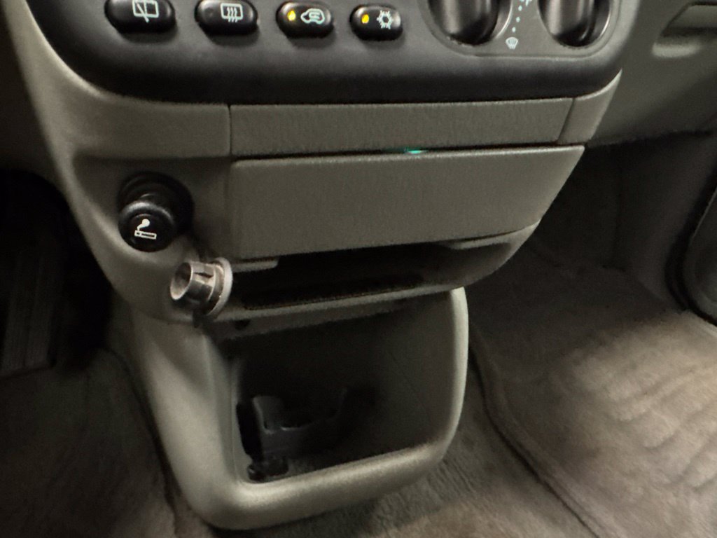 Used 2000 Dodge Grand Caravan SE FWD image 21
