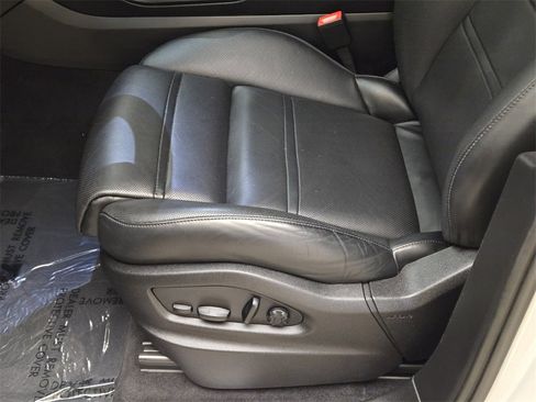 Used 2022 Porsche Cayenne Platinum Edition image 33