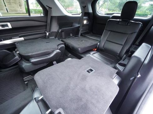 Used 2022 Ford Explorer Limited w/ Equipment Group 301A RWD image 30