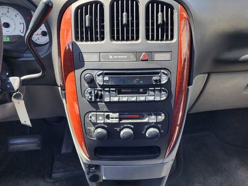 Used 2005 Chrysler Town & Country LX w/ Popular Equipment Group II image 12