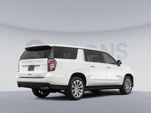 Used 2023 Chevrolet Suburban Premier image 4