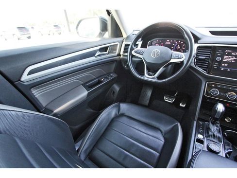 Used 2022 Volkswagen Atlas SEL Premium image 12