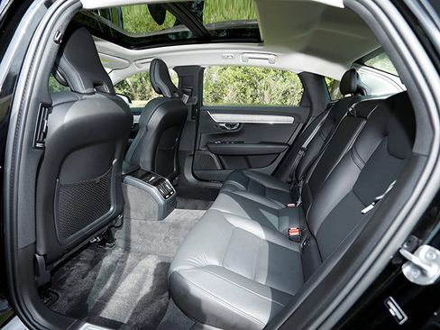 Used 2023 Volvo S90 B6 Plus image 20