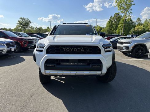 Certified 2025 Toyota 4Runner Trailhunter AWD/4WD image 4