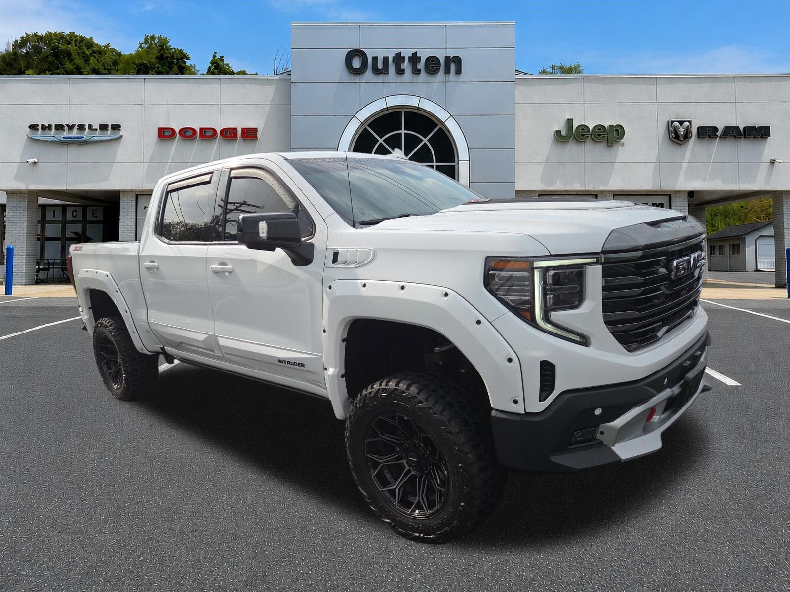 Used 2023 GMC Sierra 1500 AT4 w/ AT4 Premium Package AWD/4WD image 1