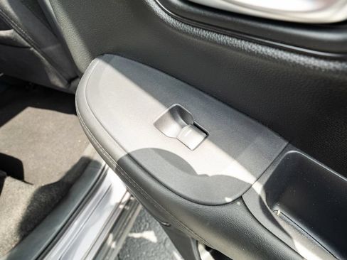 Used 2025 Honda HR-V LX image 17