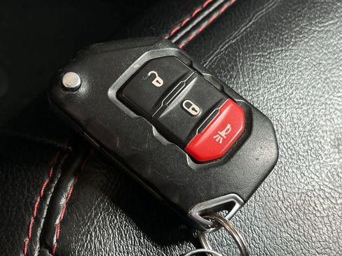 Used 2019 Jeep Wrangler Unlimited Rubicon AWD/4WD image 28